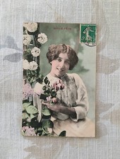 Carte Postale Ancienne Fantaisie Bonne Fête Femme avec Les Fleurs CPA 1900