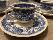 4 Tasses  en Porcelaine de