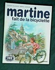 MARTINE fait de la bicyclette