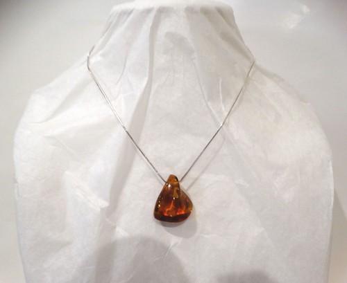 Collier pendentif ambre - , de