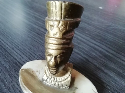Jolie stuatuette buste - buste, reine