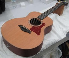 TAYLOR GS Mini guitare acoustique-01