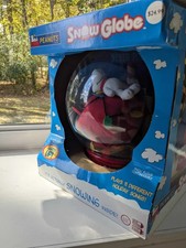 Peanuts Snoopy Larger Snow Globe 11 Holiday Songs Blowing Snow W/Box Never Used