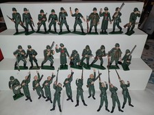 LOT DE 48 SOLDATS FIGURINES