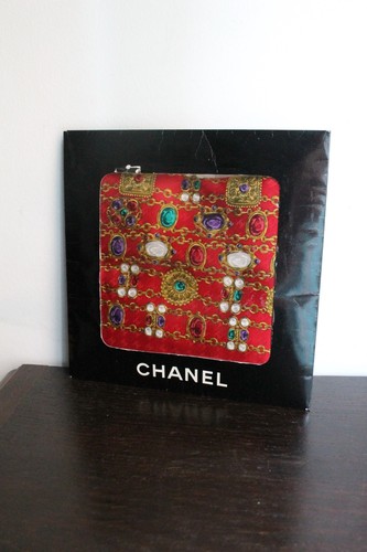 Chanel carré soie - en, rouge