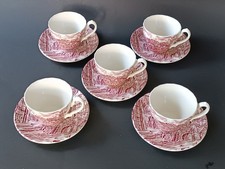 **5 tasses et leur soucoupe en
