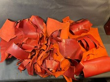 Lot de chutes de cuir rouge