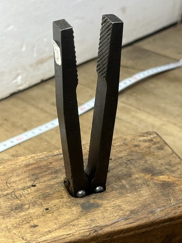 Old tool outil ancien - /,