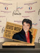 ELVIS PRESLEY en figurine de 22cm de hauteur.