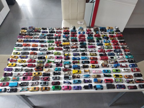 Lot voitures miniatures 64 - lot,