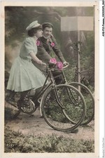 AVGP12-0765-WOMAN - Couple riding bicycles - Flowers - landscape