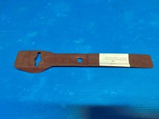 Entretoise centrale d'entrée de pare-pierres (calandre) pour: Peugeot: 203 tous