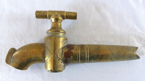 Ancien gros robinet - ancien, en