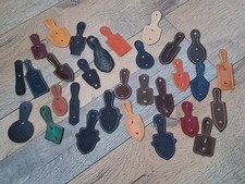 Un lot de 30 cuirs pour