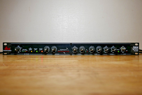Préampli micro dbx - mic, preamp