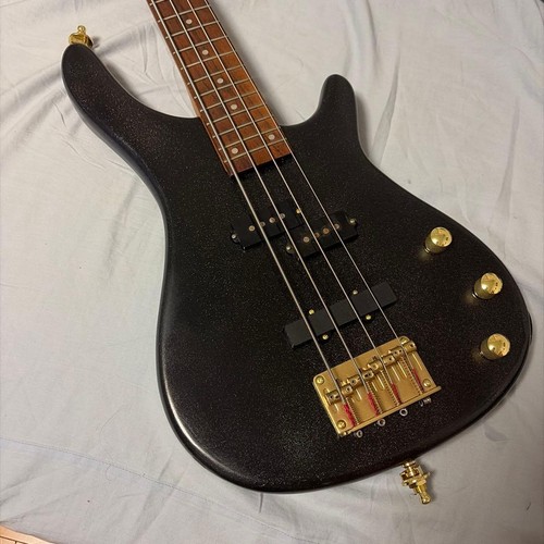 Guitare basse électrique - , de
