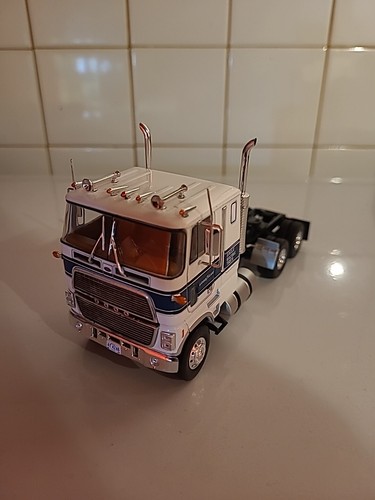 Miniature ixo tracteur seul - miniature,