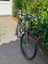 Vélo de ville, btwin, gris, béquille équipé avec possibilité de mettre un panier
