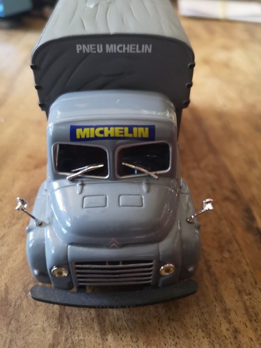 Camionette publicité michelin - publicité,
