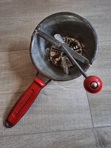 Ancienne moulinette - ancienne,