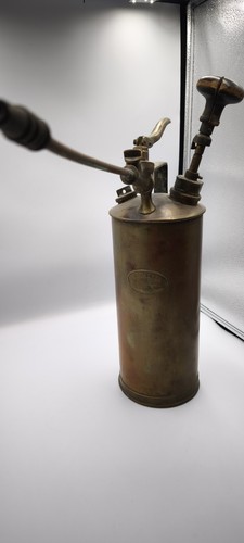 Ancien pulvérisateur