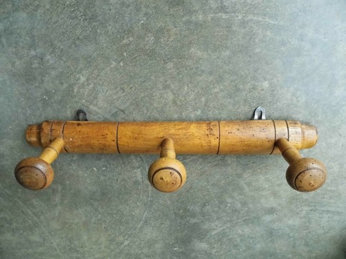 Ancien porte manteau - , mural
