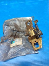 Serrure de capot gauche pour