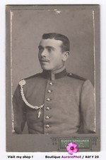 MILITAIRE ALLEMAND AVEC UNE