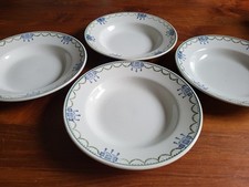 Assiettes creuses en terre de