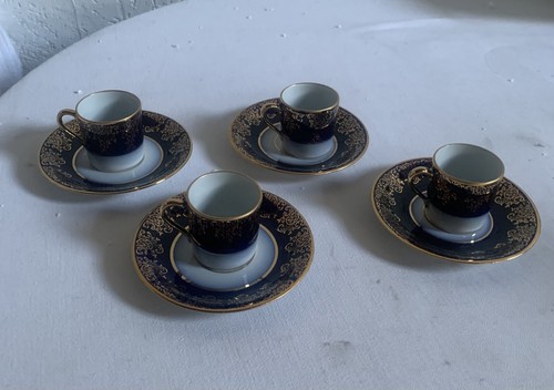 Petites tasses sous - et,