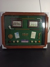 Ancien Diorama: maison de poupée miniature Club de Golf