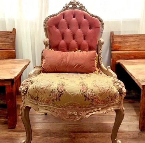 Une paire fauteuils louis - paire,