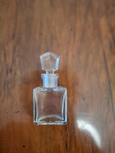 Petit flacon verre moulé - en,