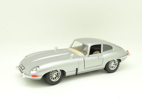 Burago jaguar type e - burago, 1/18