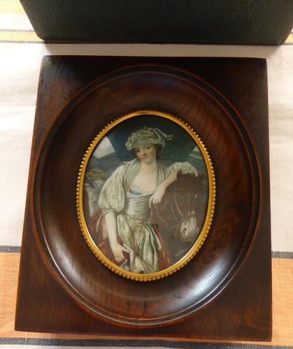 Femme cheval miniature - au,
