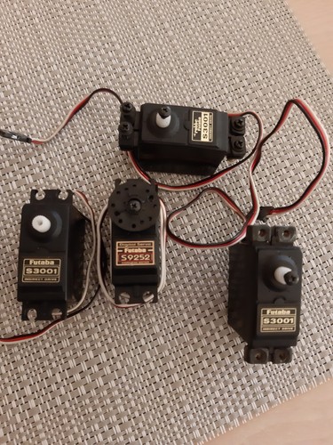 Lot servos futaba - lot,