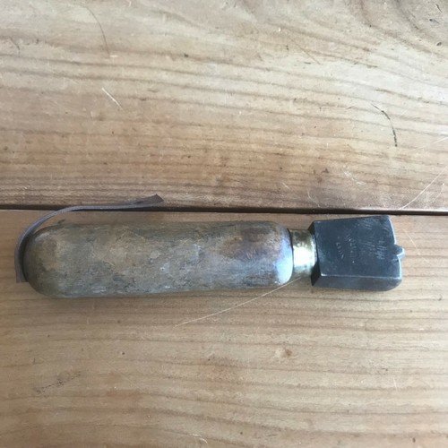 Outil ancien n28 - ancien, cordonnier