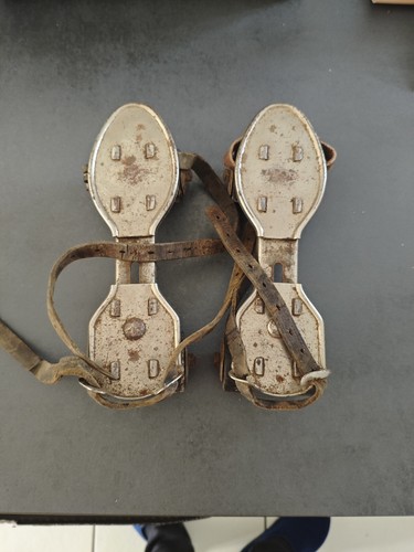 Ancienne paire patin a - paire,
