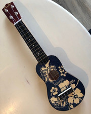 UKULÉLÉ FINITION BOIS VERNI