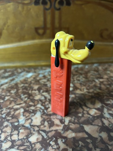 Pez pluto sans pied - pez,