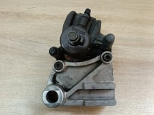 UN ETRIER DE FREIN ARRIERE