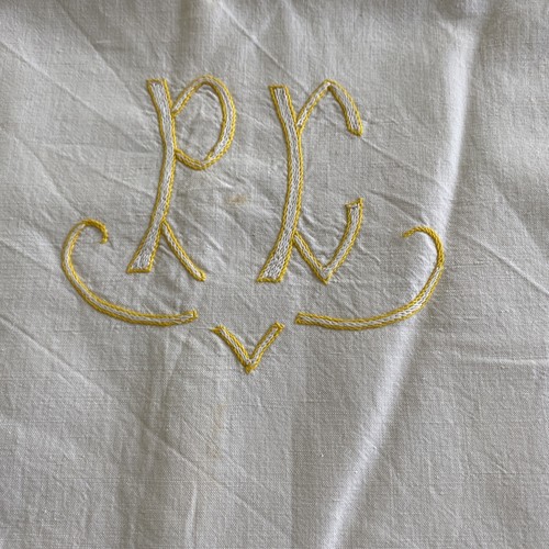 Drap ancien avec monogramme