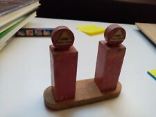 Vieilles pompes à essence  en