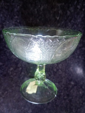 COUPE à GLACE  1 personne - verre moulé pressé aux fleurs - vert - pied
