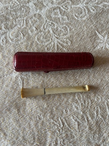 Ancien fume cigarette art - fume-cigarette,