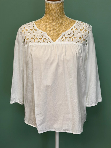 Blouse blanche ajourée