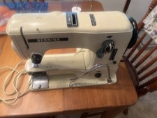 Bernina 530 Sewing Machine , Accessories, Knee throttle, and Manuals