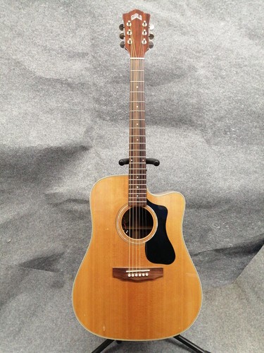 Guitare acoustique électrique