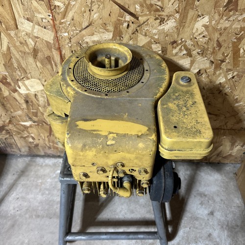 Briggs stratton 8hp vertical - &,