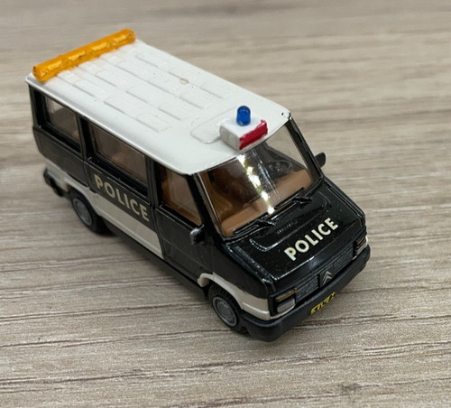 Praliné citroen c25 - praliné, police